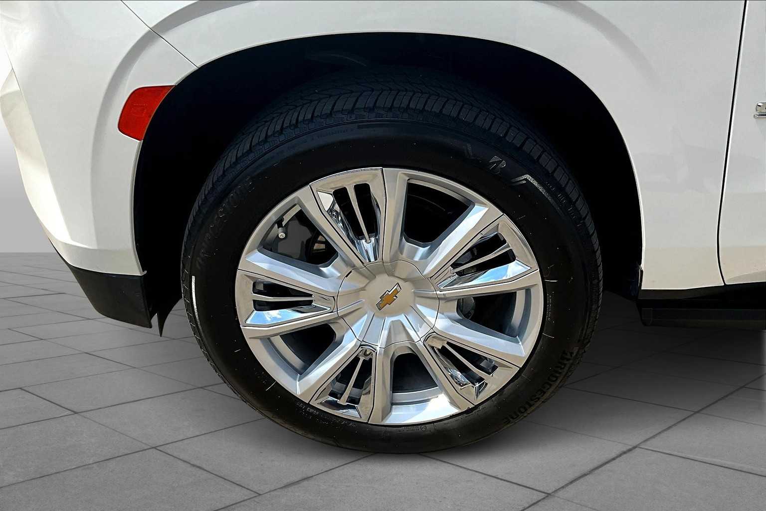2023 Chevrolet Suburban High Country photo 10