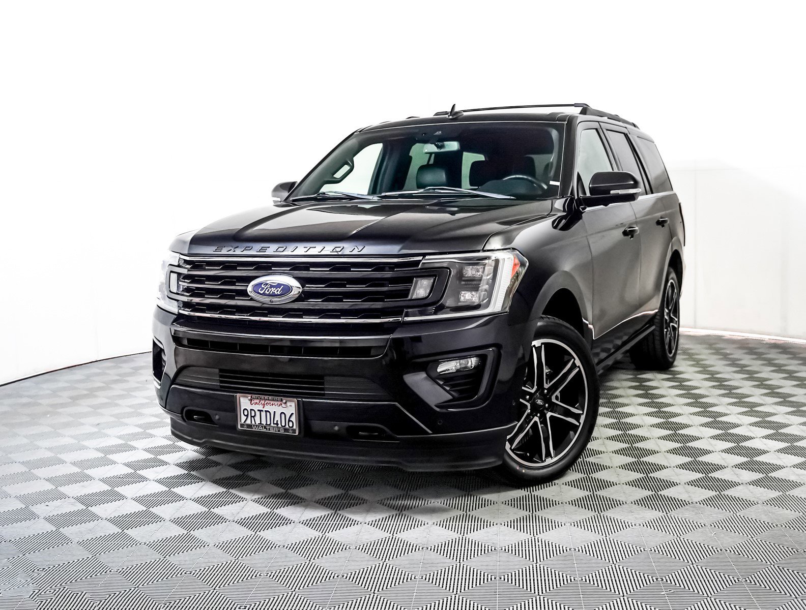 2021 Ford Expedition Limited's photo