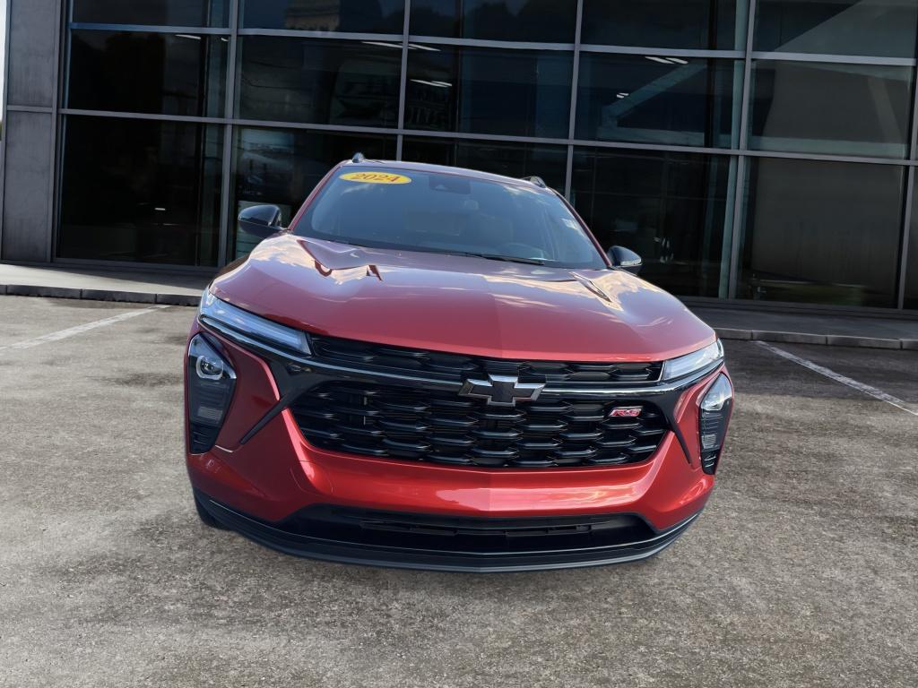 2024 Chevrolet Trax photo 2