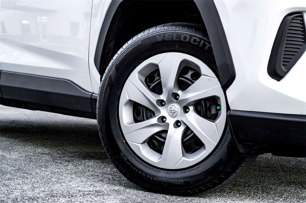 2024 Toyota RAV4 LE photo 2