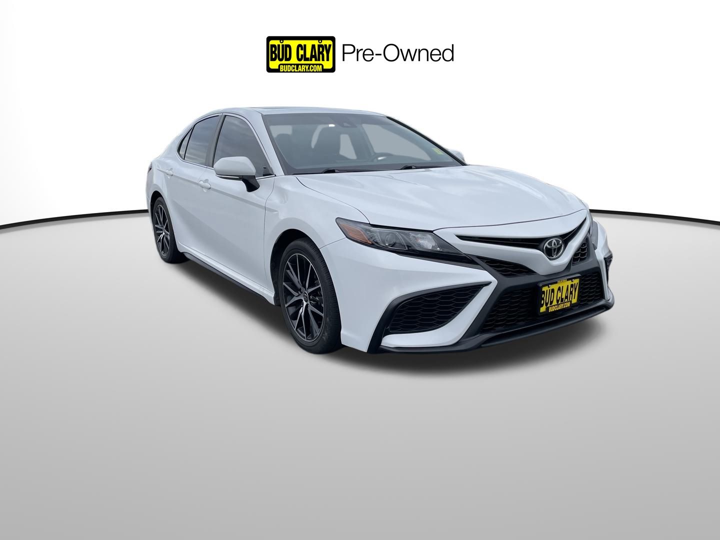 2022 Toyota Camry SE's photo