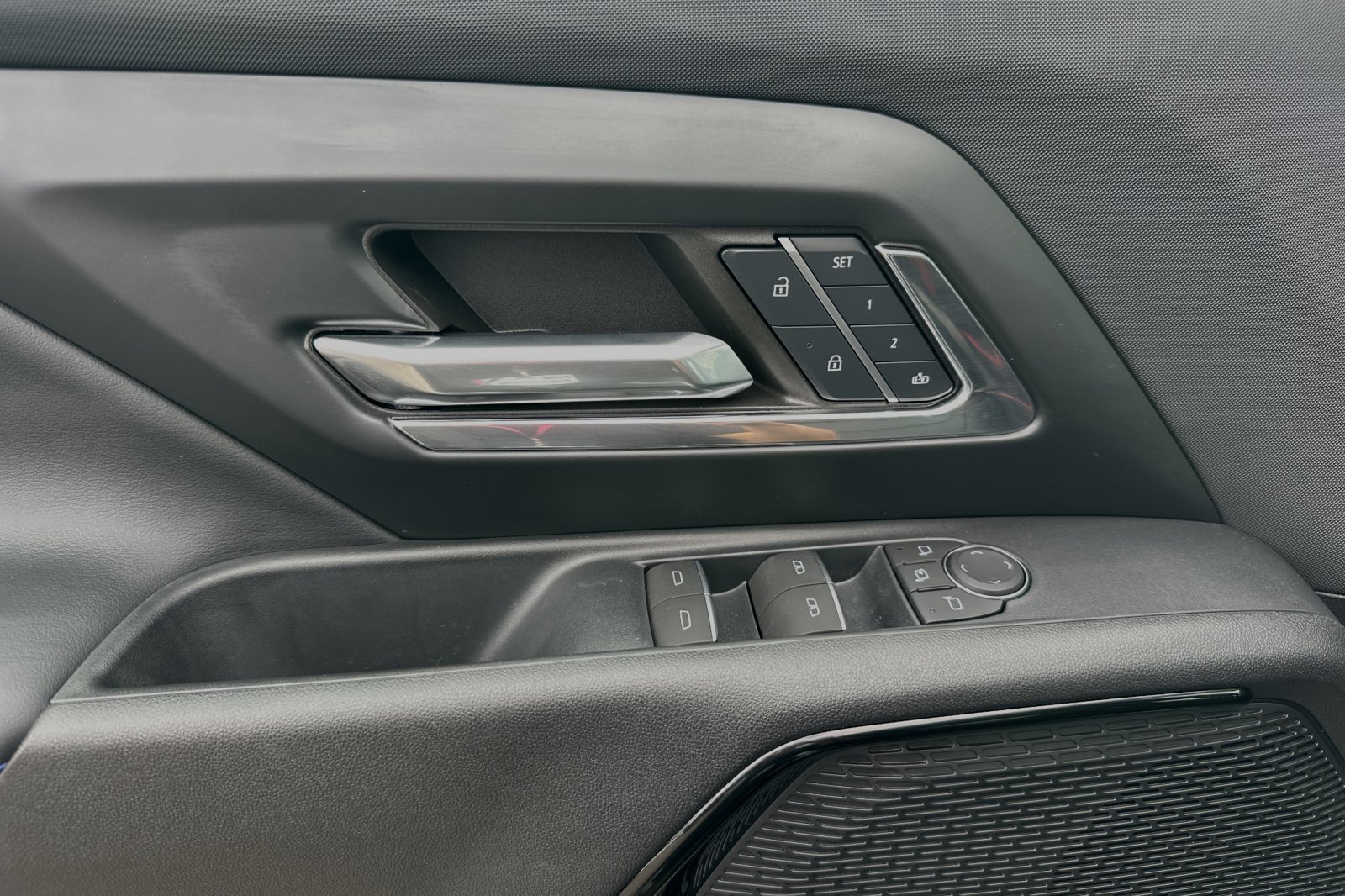 2024 Chevrolet Silverado EV RST photo 8