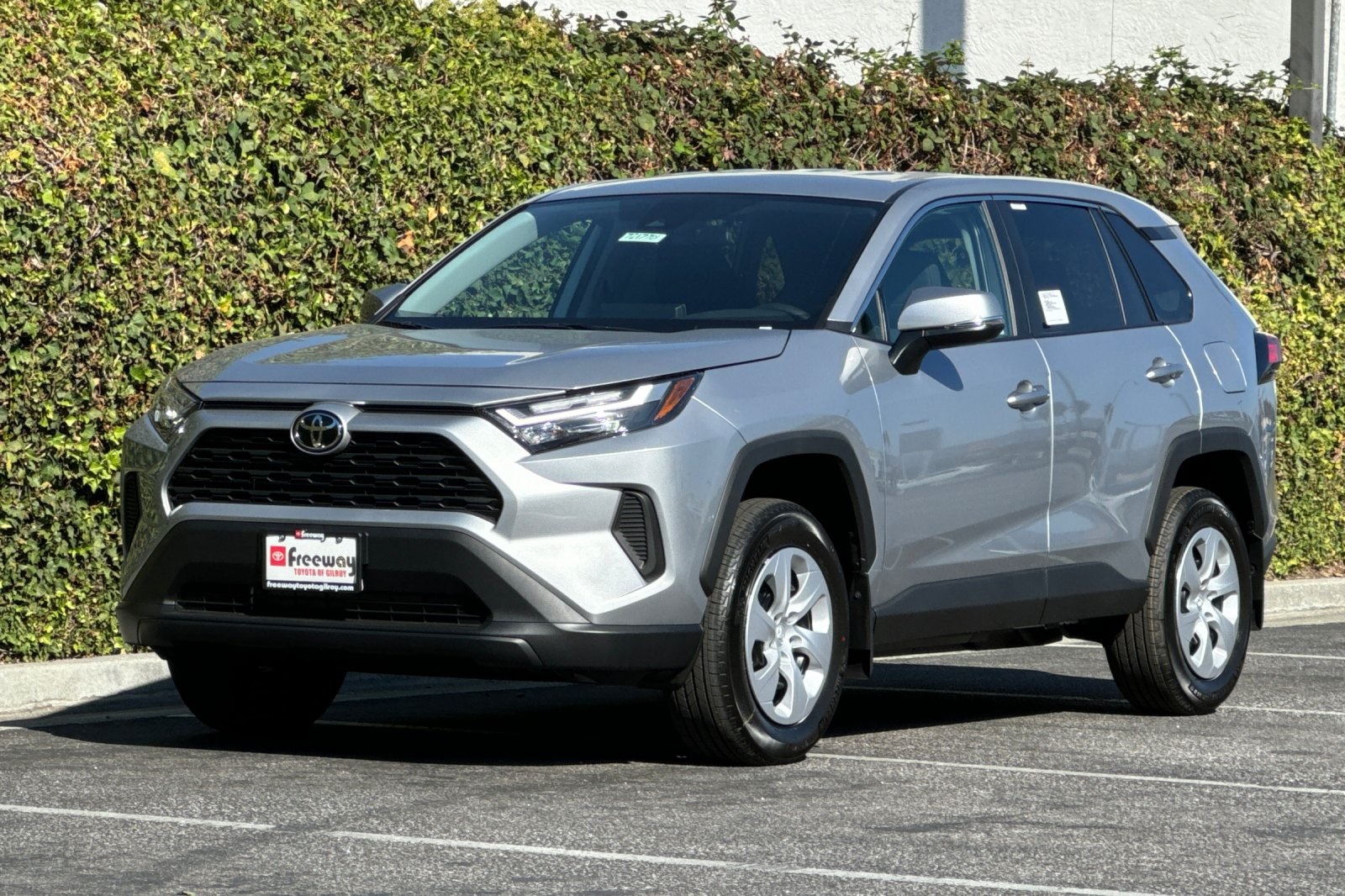 2025 Toyota RAV4 LE photo 8