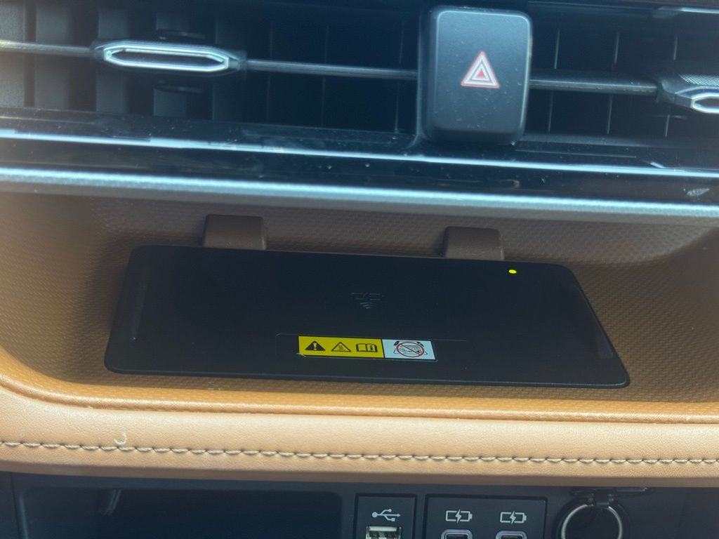 2023 Toyota Highlander Hybrid Platinum photo 34