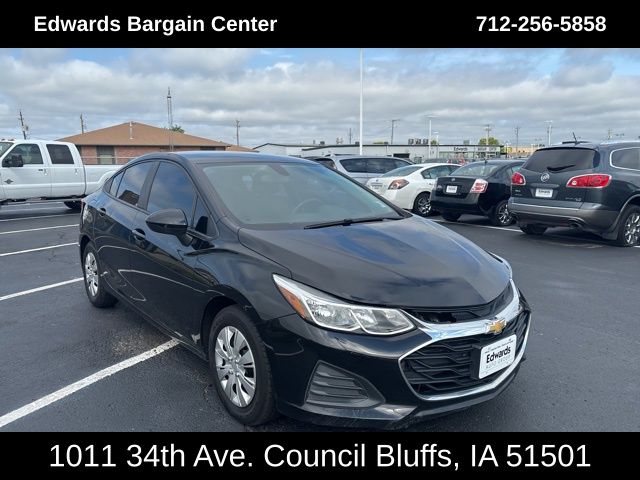 2019 Chevrolet Cruze LS photo 2