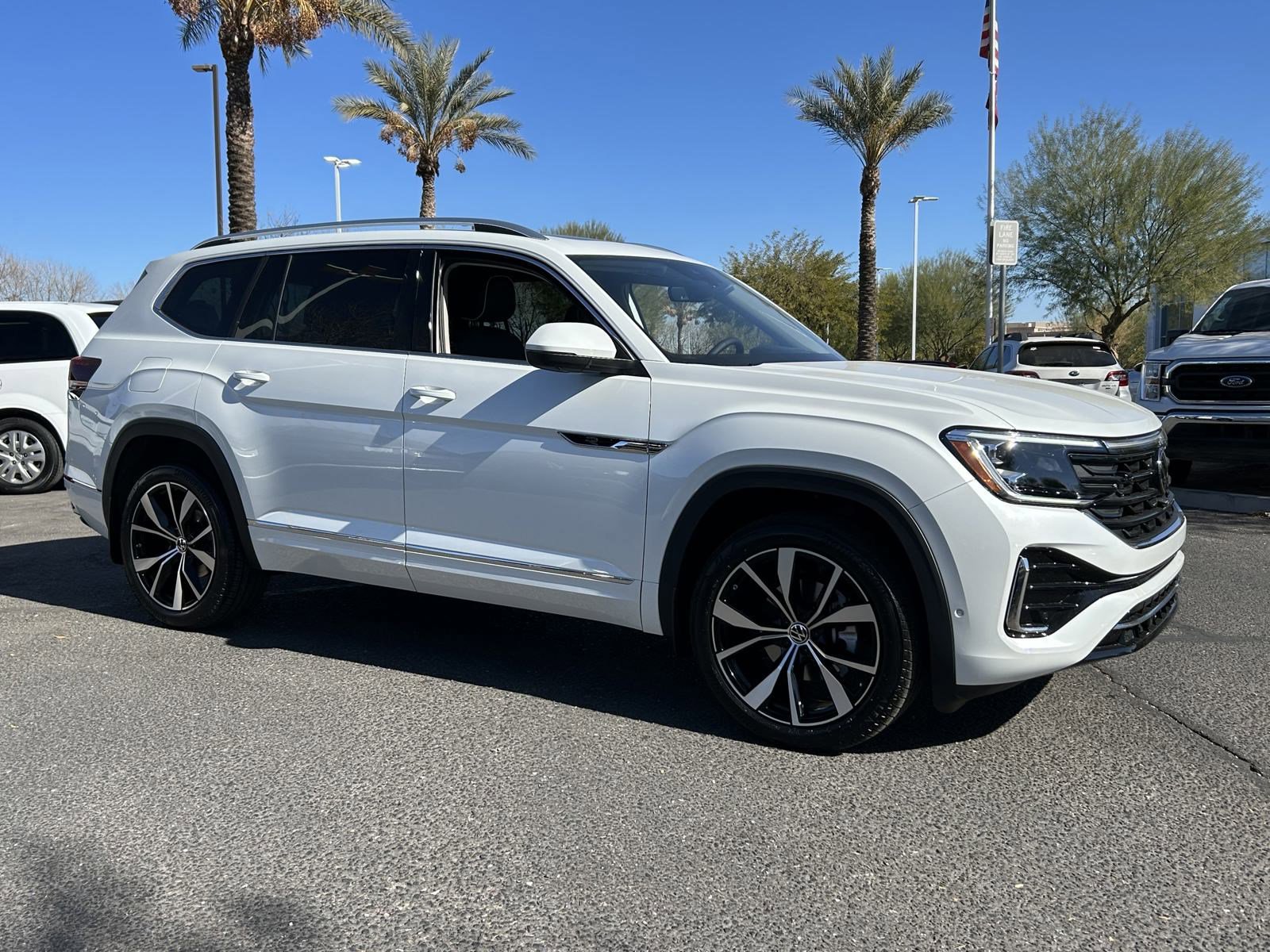 2025 Volkswagen Atlas SEL Premium R-Line photo 4