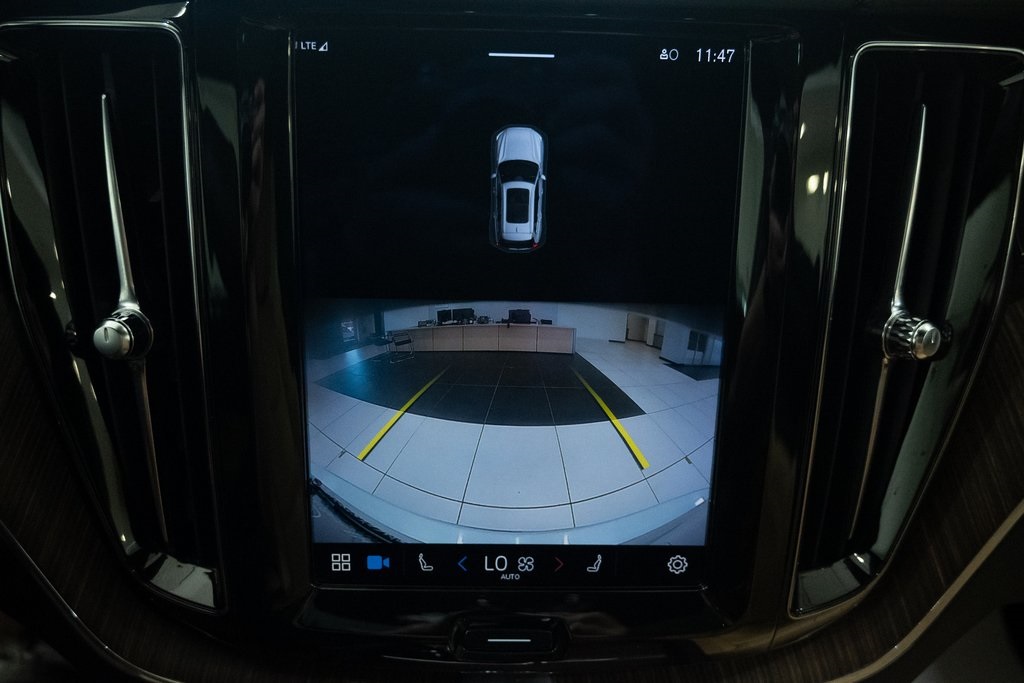 2022 Volvo XC60 B5 Inscription photo 18