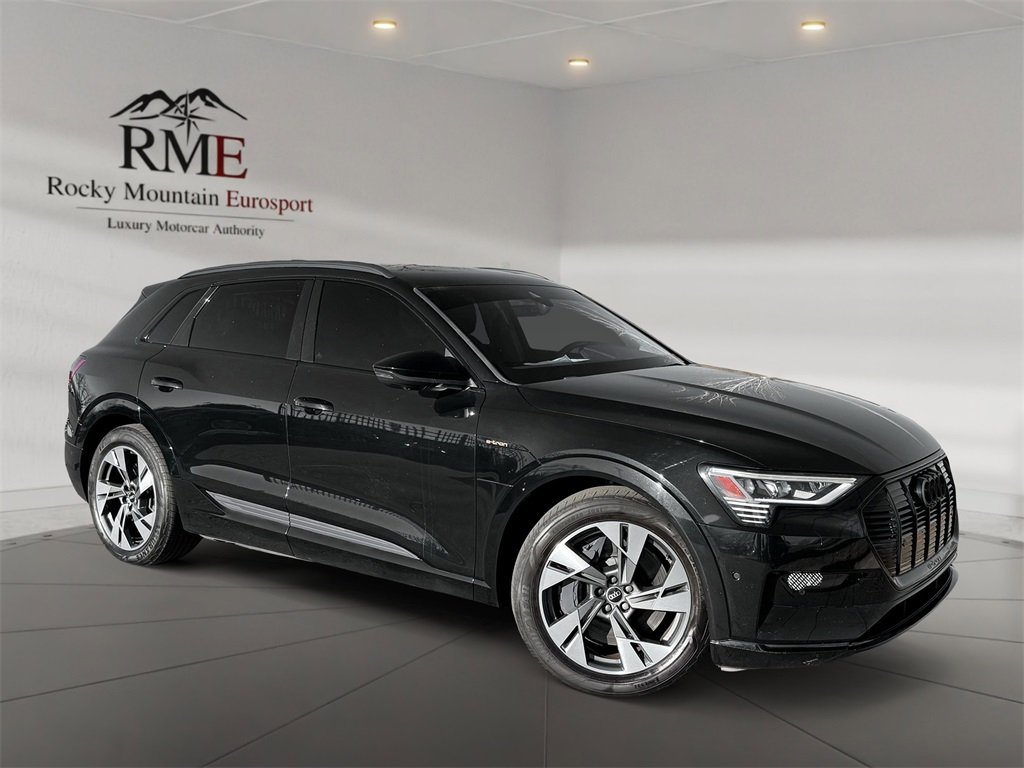 2021 Audi e-tron Premium's photo