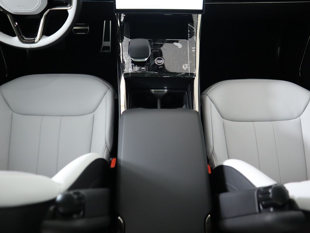 2025 Land Rover Range Rover Sport SE photo 17