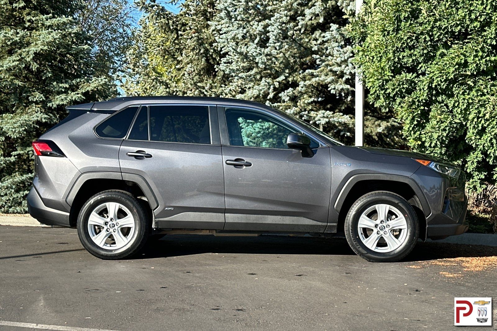 2020 Toyota RAV4 Hybrid XLE photo 2