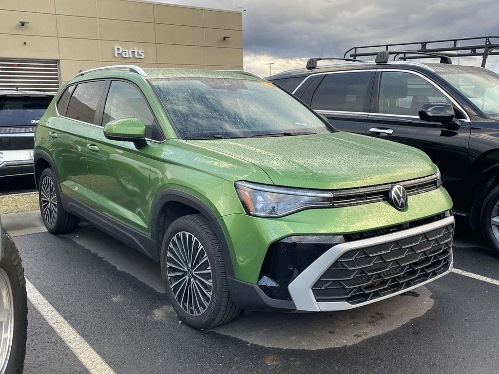 2025 Volkswagen Taos SE's photo