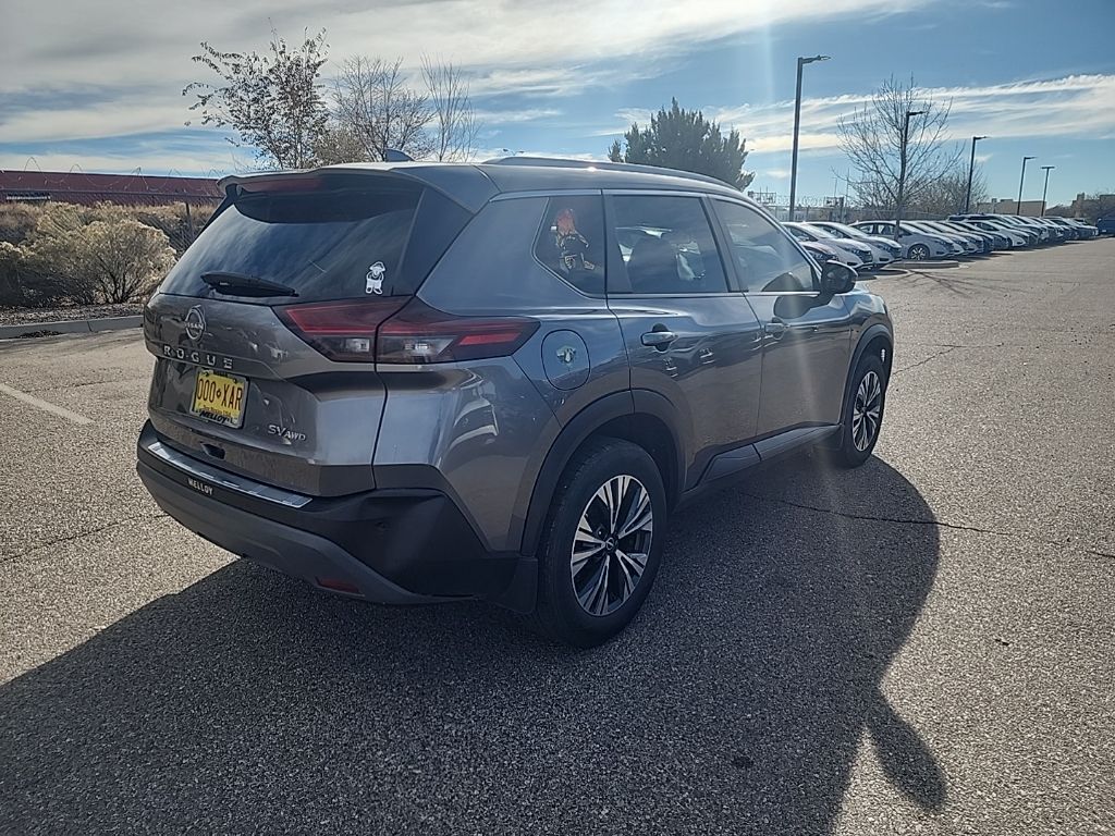 2022 Nissan Rogue SV photo 2