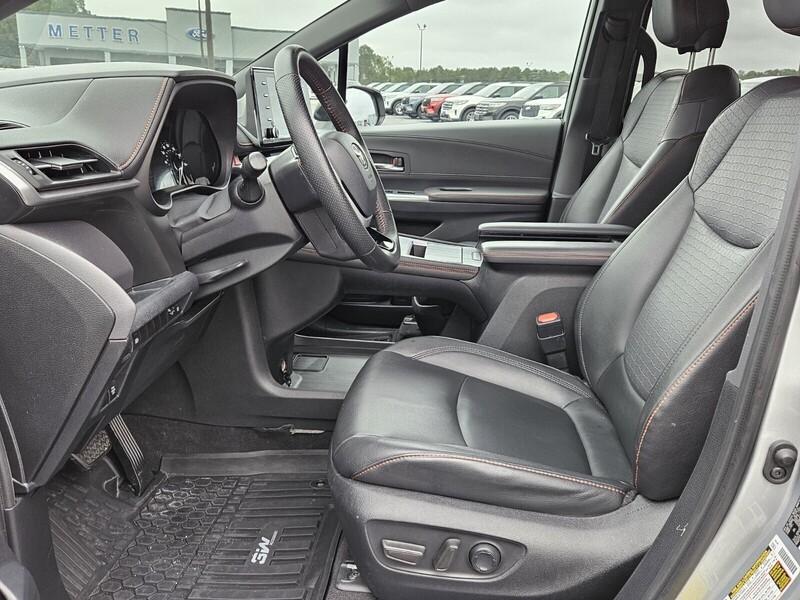 2022 Toyota Sienna XSE photo 5