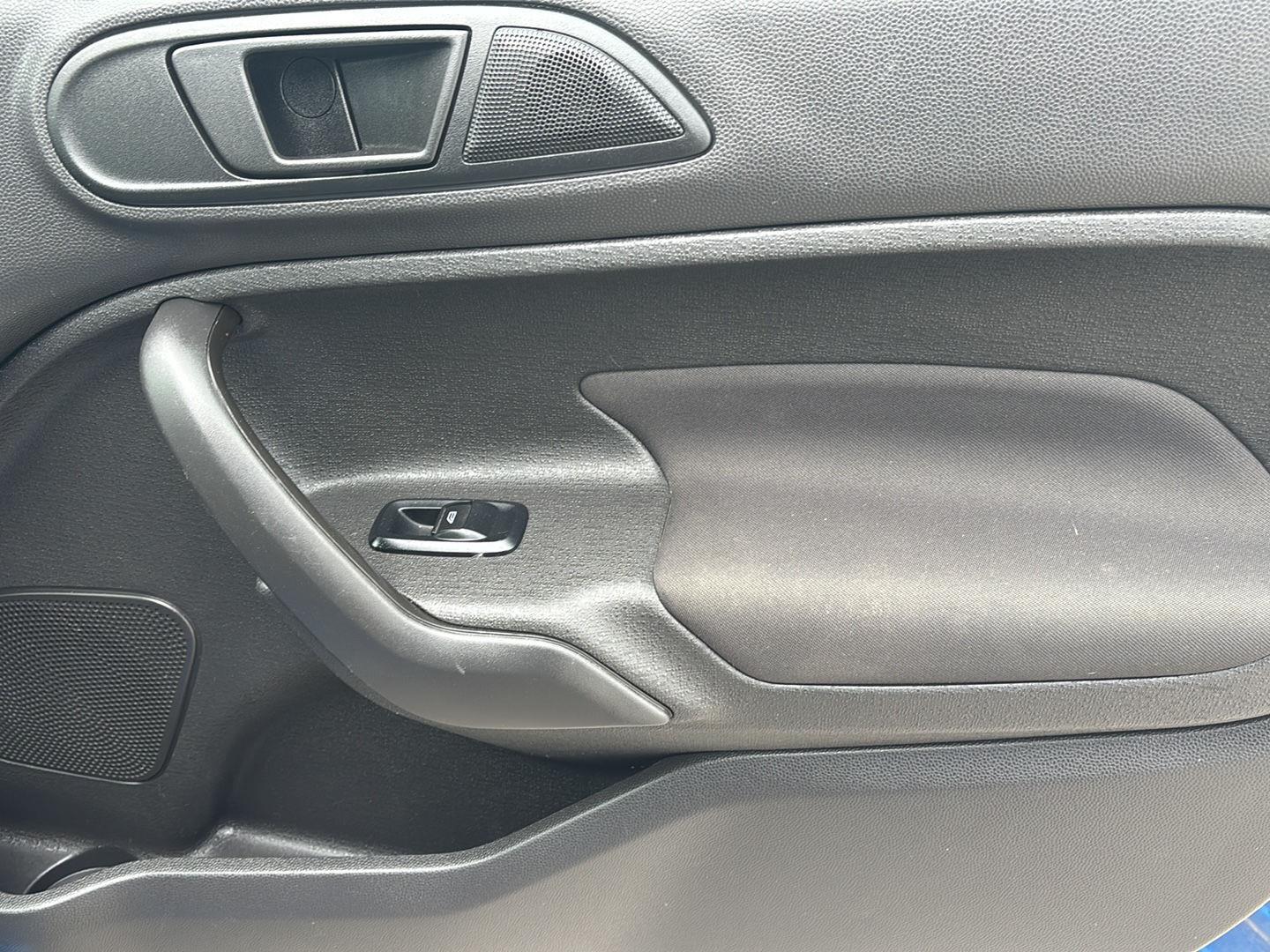 2019 Ford Fiesta SE photo 17