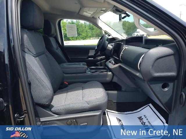 2025 Ford Expedition photo 7