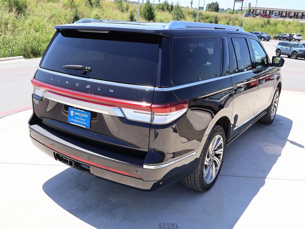 2024 Lincoln Navigator L Standard photo 5
