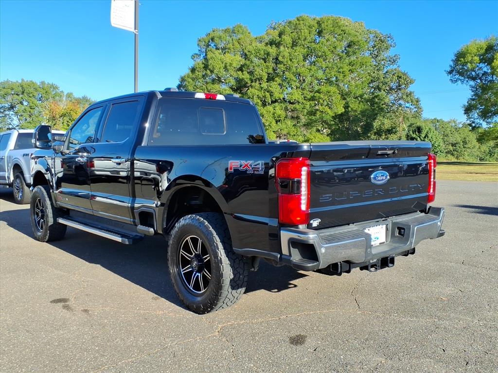 2023 Ford F-350 Lariat photo 19