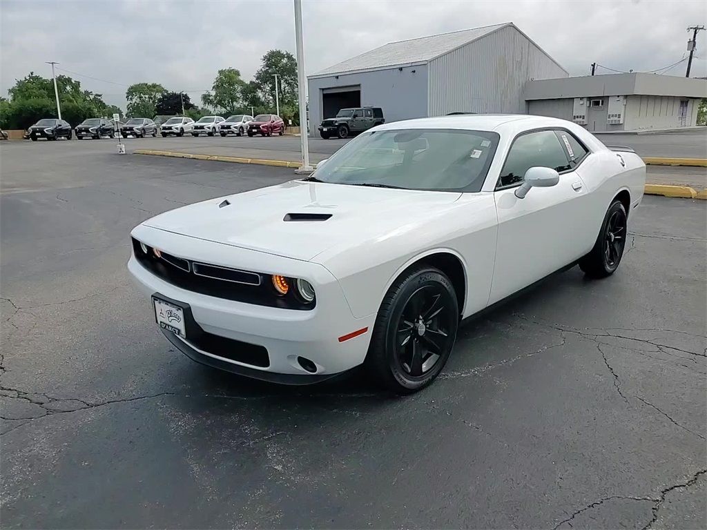2023 Dodge Challenger SXT photo 2