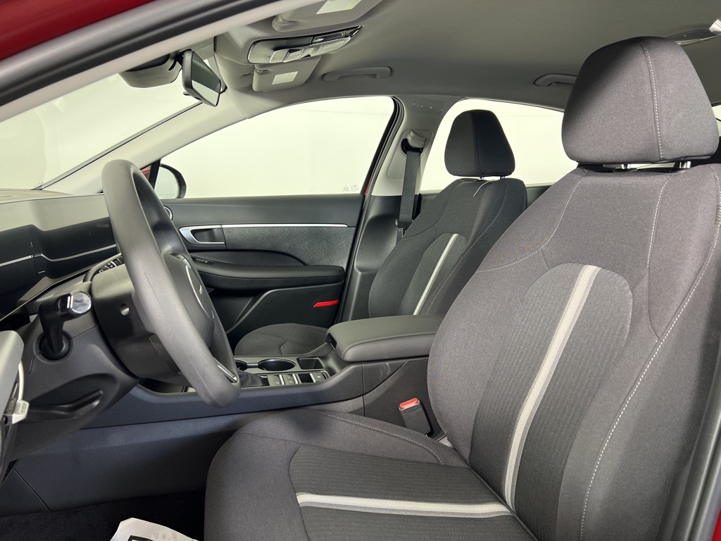 2025 Hyundai Sonata SE photo 4