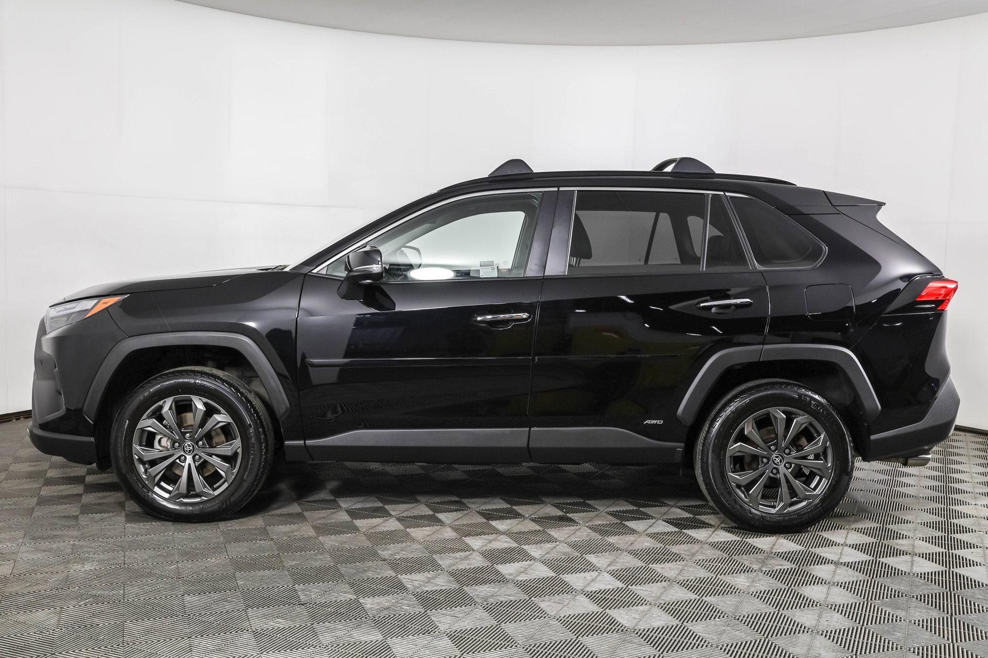 2022 Toyota RAV4 Hybrid Limited photo 11