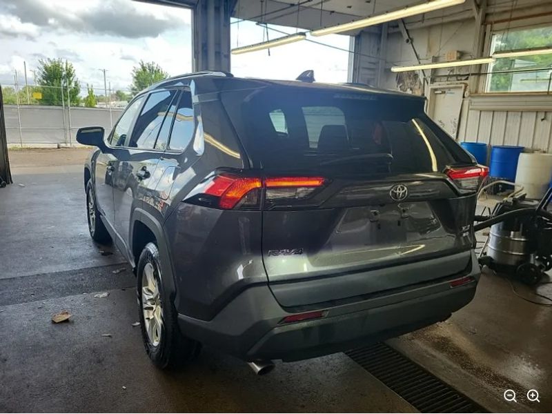 Used 2020 Toyota RAV4 XLE with VIN 2T3P1RFV0LC090352 for sale in Northfield, Minnesota