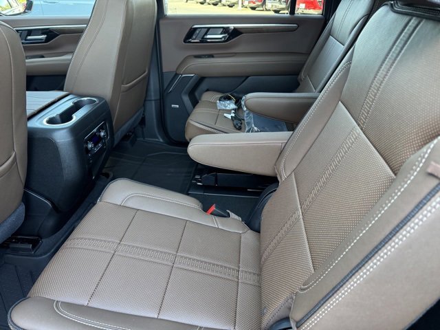 2025 Chevrolet Suburban High Country photo 12
