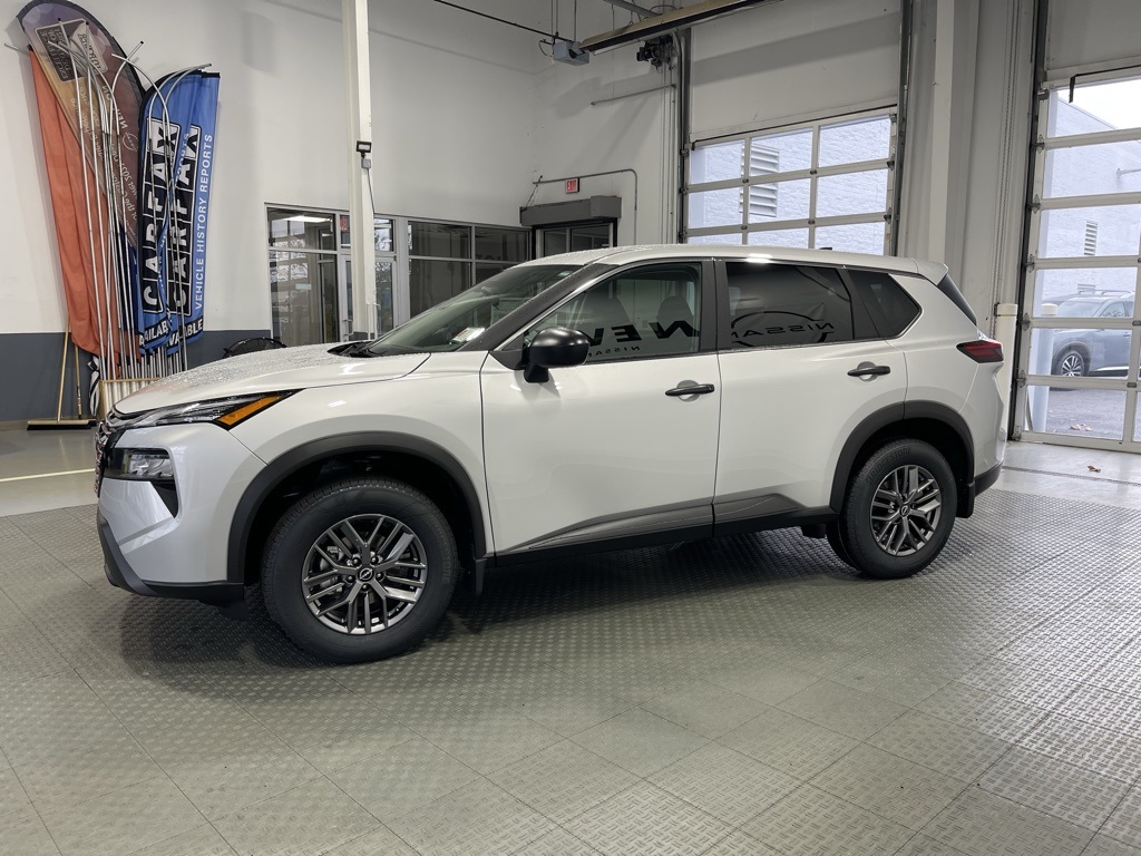 2025 Nissan Rogue S photo 3
