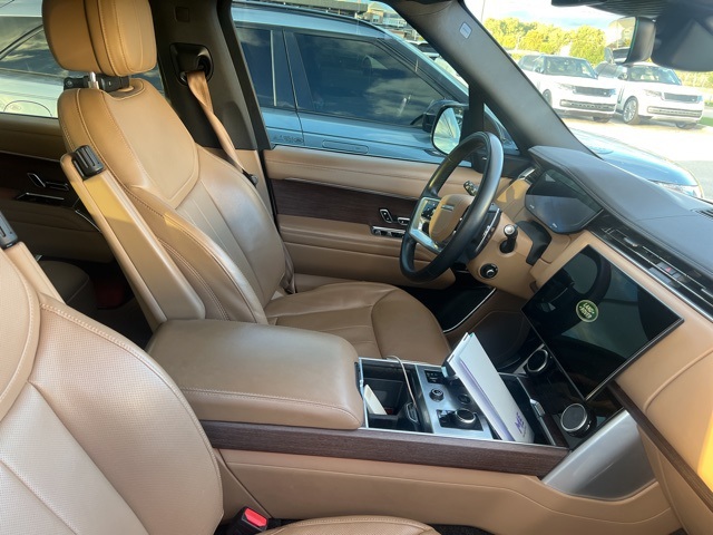 2023 Land Rover Range Rover SE photo 4