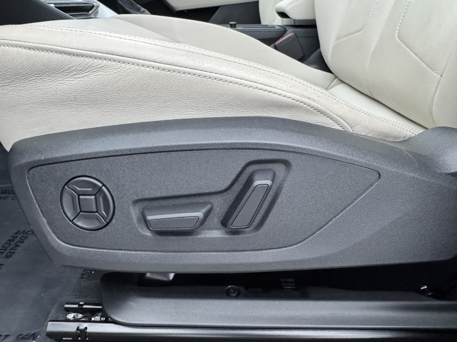 2024 Audi Q3 S line Premium photo 16