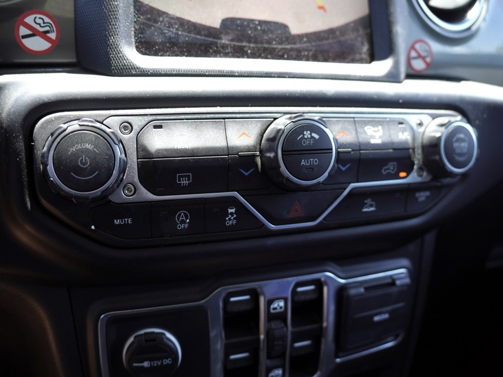 2023 Jeep Wrangler Sahara photo 16