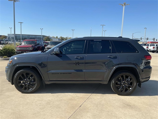 Used 2018 Jeep Grand Cherokee Altitude with VIN 1C4RJFAG2JC421995 for sale in Kansas City