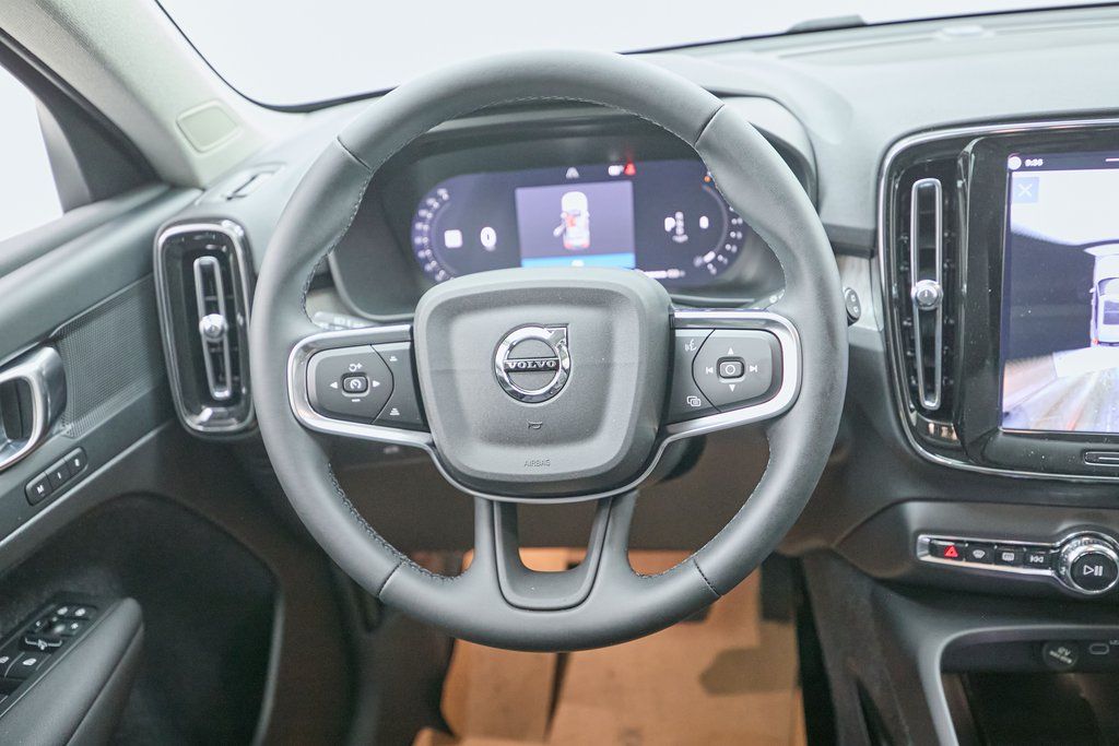 2026 VOLVO XC40 - Image 21