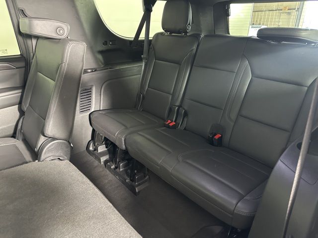 2023 Chevrolet Suburban LT photo 24
