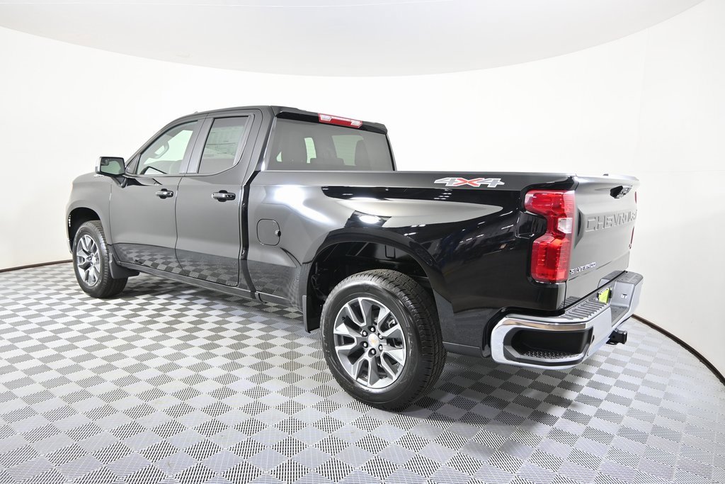 2026 Chevrolet Silverado 1500 LT photo 3