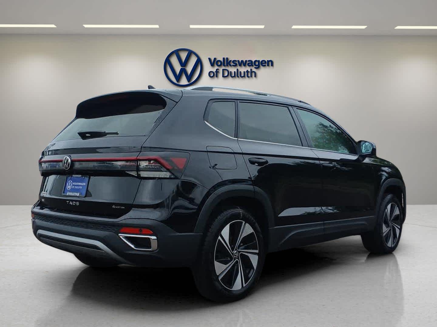 2025 Volkswagen Taos SE photo 3