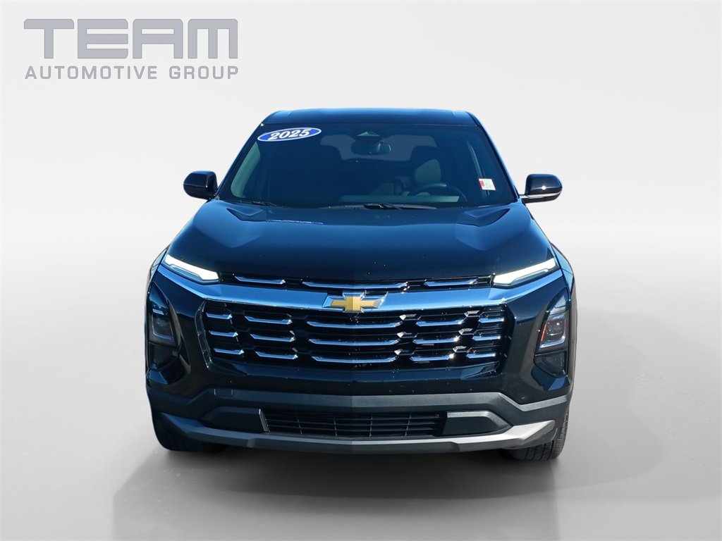 2025 Chevrolet Equinox LT photo 2