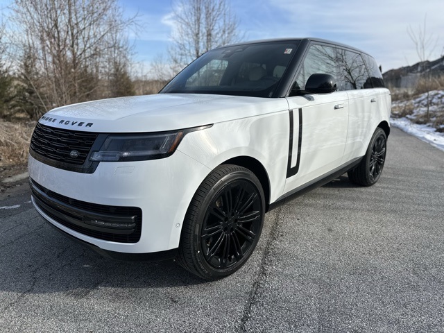 2026 Land Rover Range Rover SE's photo
