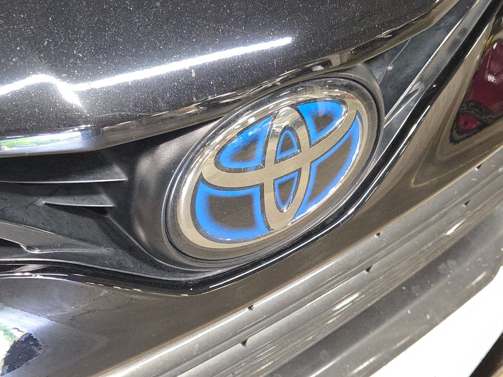 2023 Toyota Camry Hybrid LE photo 11