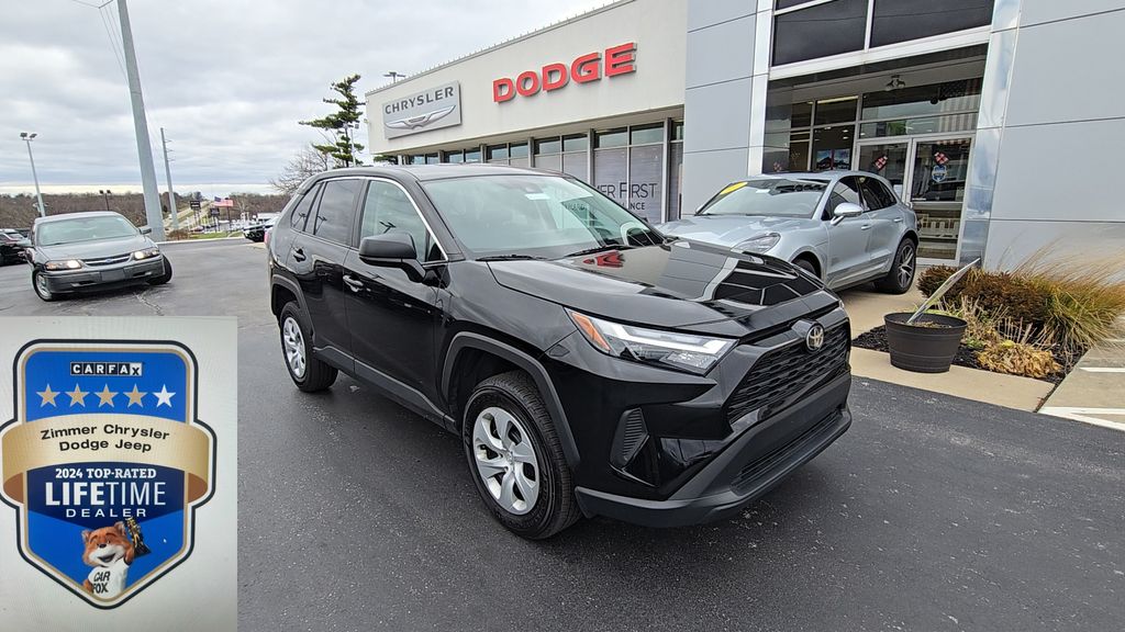 2024 Toyota RAV4 LE's photo