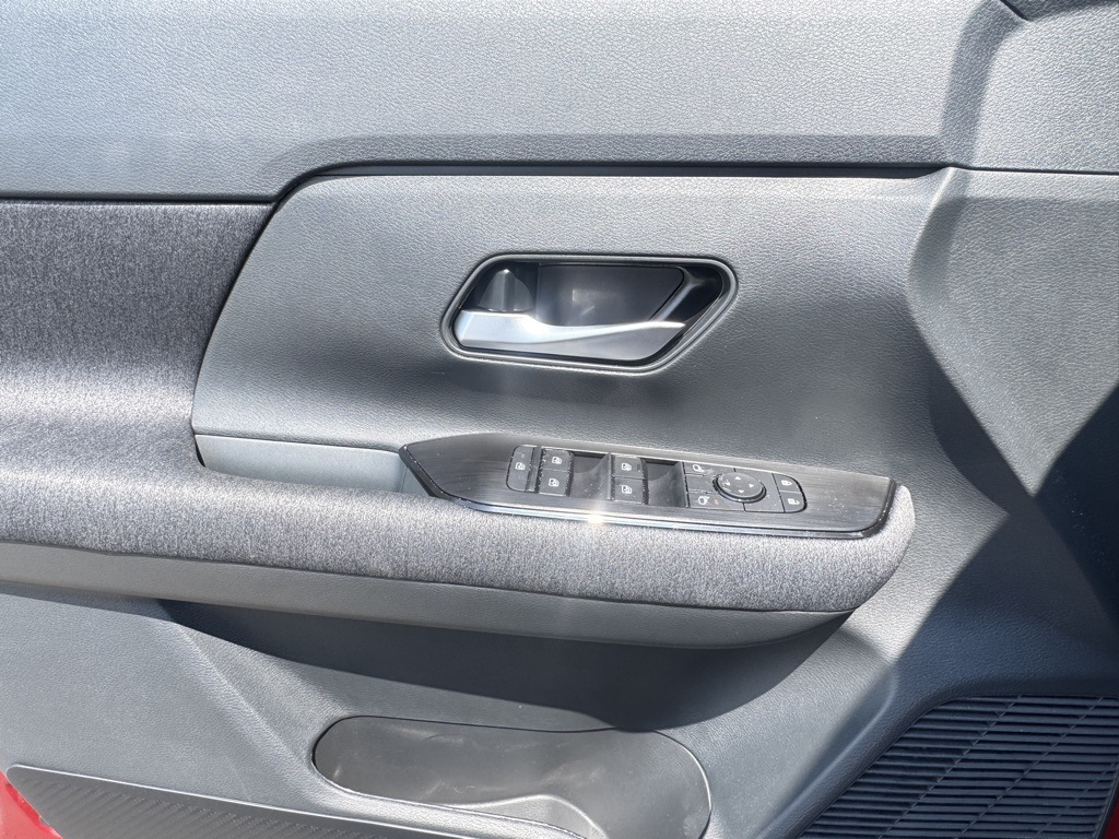 2025 Nissan Kicks SV photo 16