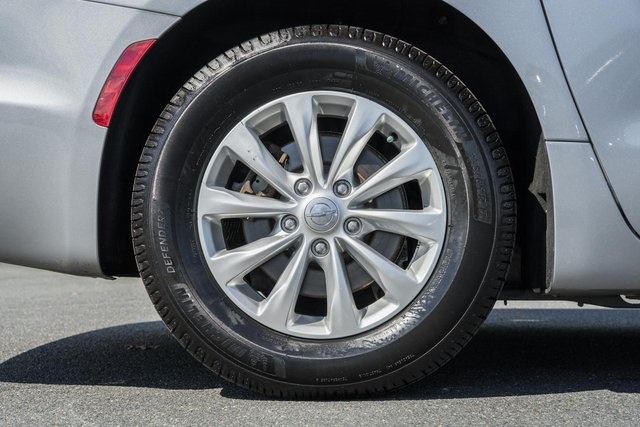 2018 Chrysler Pacifica Touring Plus photo 16