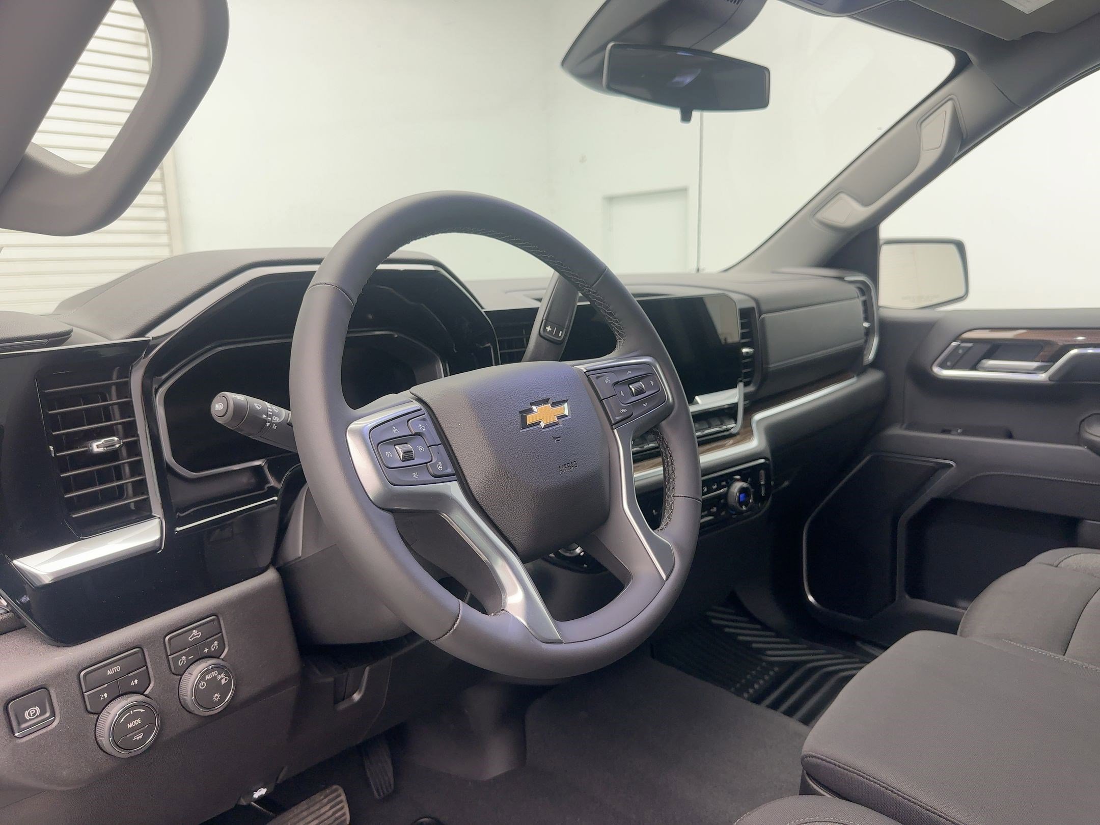 2026 Chevrolet Silverado 1500 LT photo 4