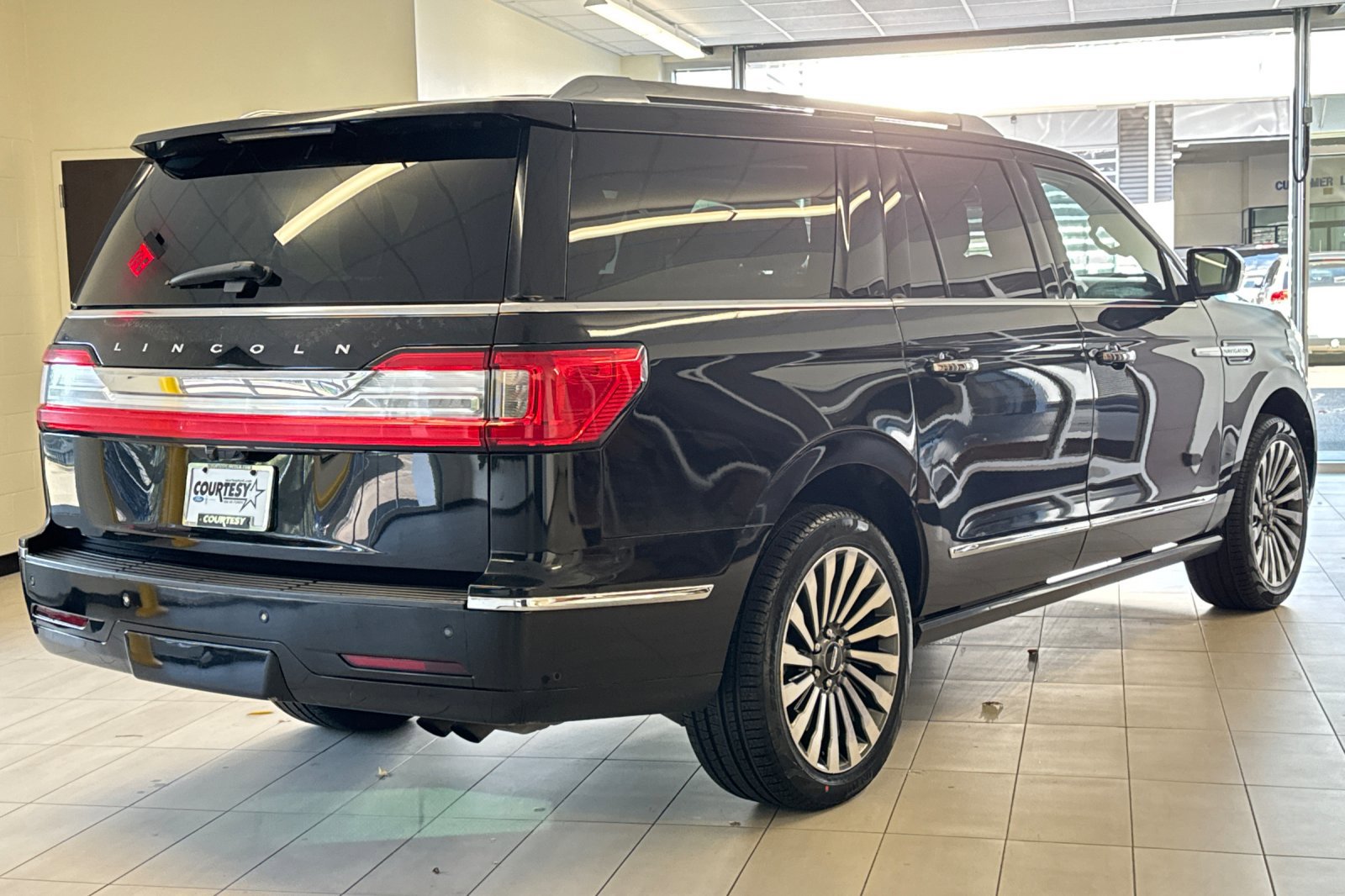 2019 Lincoln Navigator L Reserve photo 3