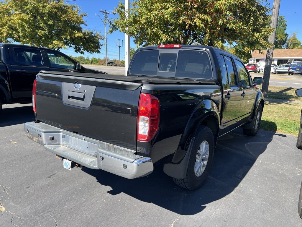 2016 Nissan Frontier SV Crew Cab photo 2