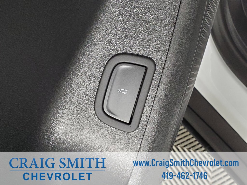 2026 Chevrolet Traverse photo 2