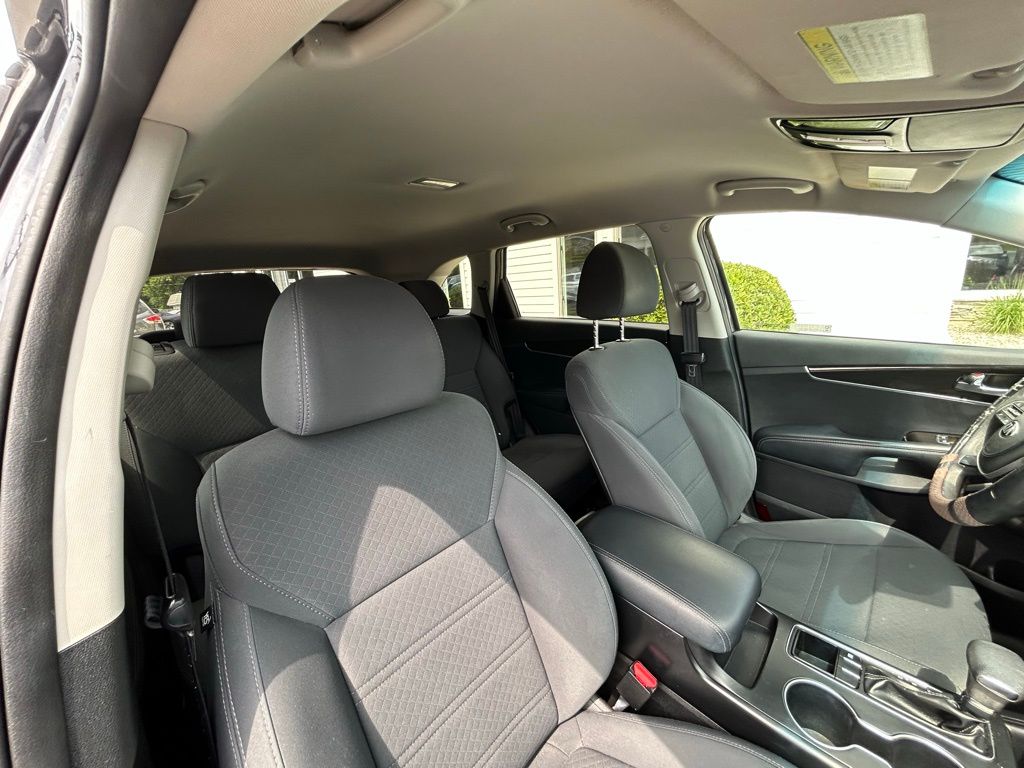 2019 Kia Sorento LX photo 25