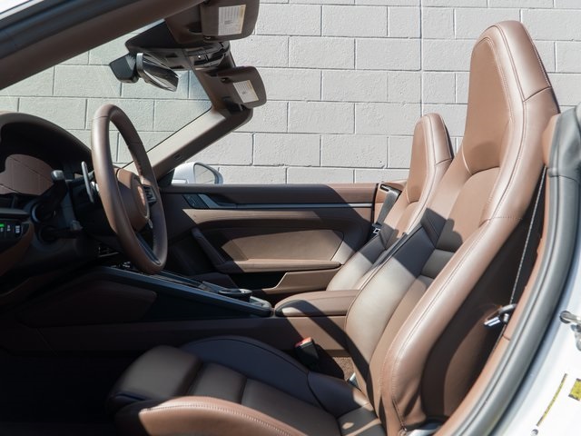 2025 Porsche 911 photo 16
