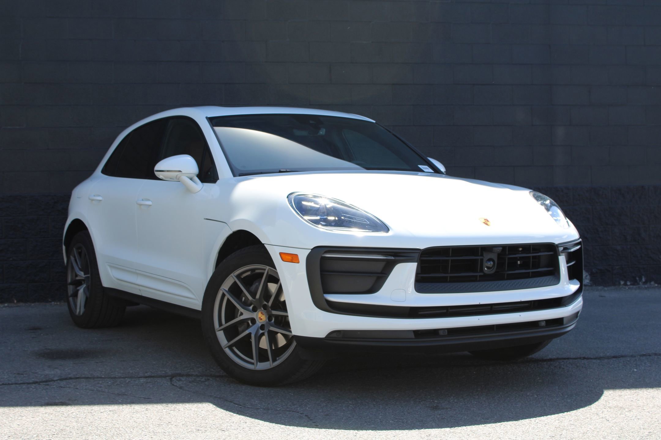 2023 Porsche Macan T photo 7
