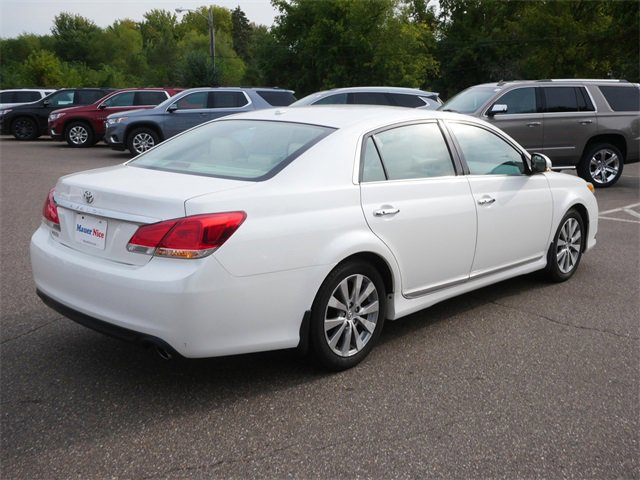 2011 Toyota Avalon photo 3