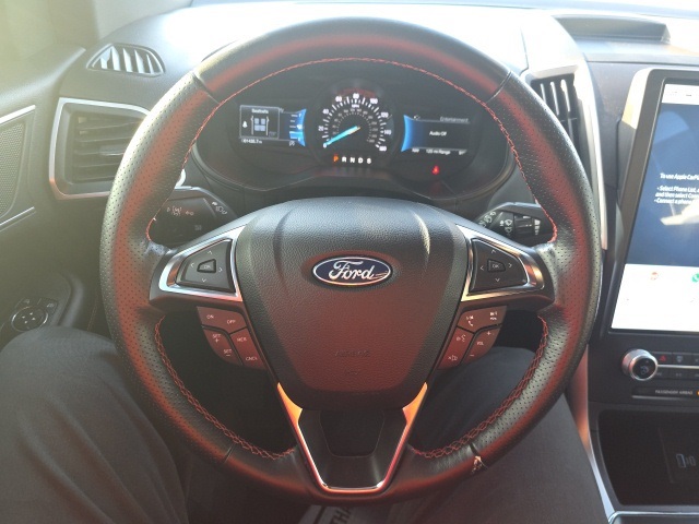 2022 Ford Edge ST photo 15